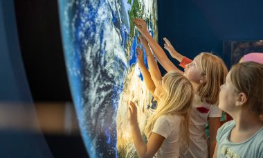 Kinder entdecken die Welt im Schulmuseum Ichenhausen