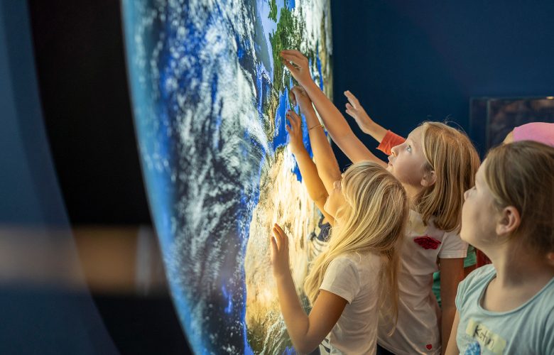 Kinder entdecken die Welt im Schulmuseum Ichenhausen